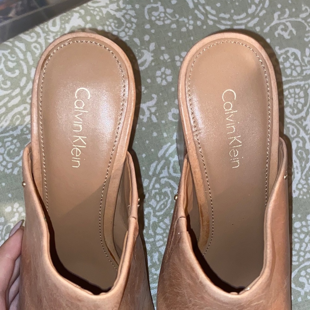 tan clogs - Picture 2 of 3